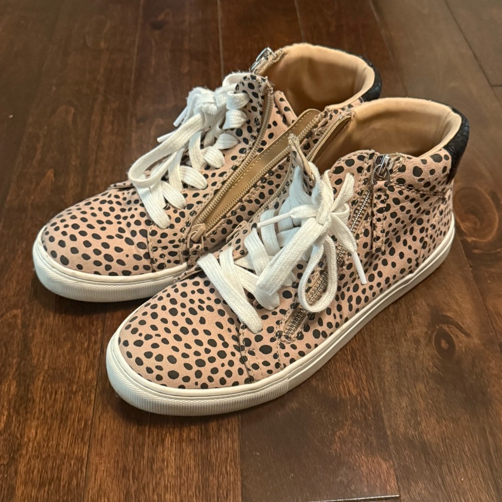 Universal Thread Stylish Polka Dot  Sneakers